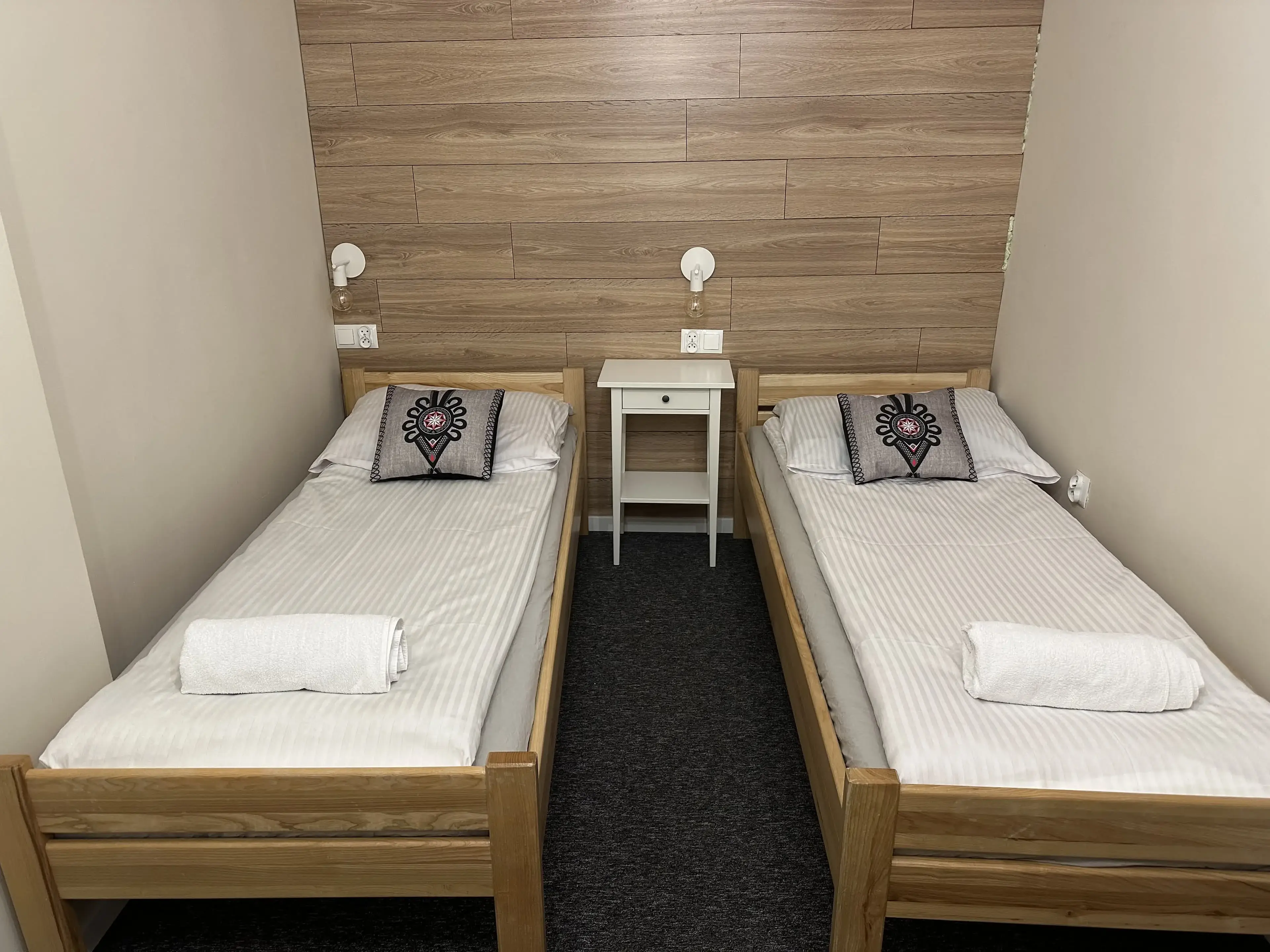 Pokój z dwoma pojedynczymi łóżkami
